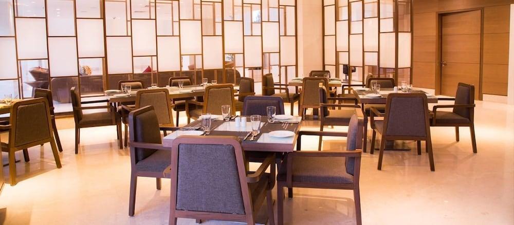 Regenta Central Grand Exotica Pimpri-Chinchwad Exterior foto