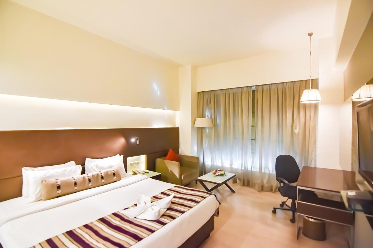 Regenta Central Grand Exotica Pimpri-Chinchwad Exterior foto