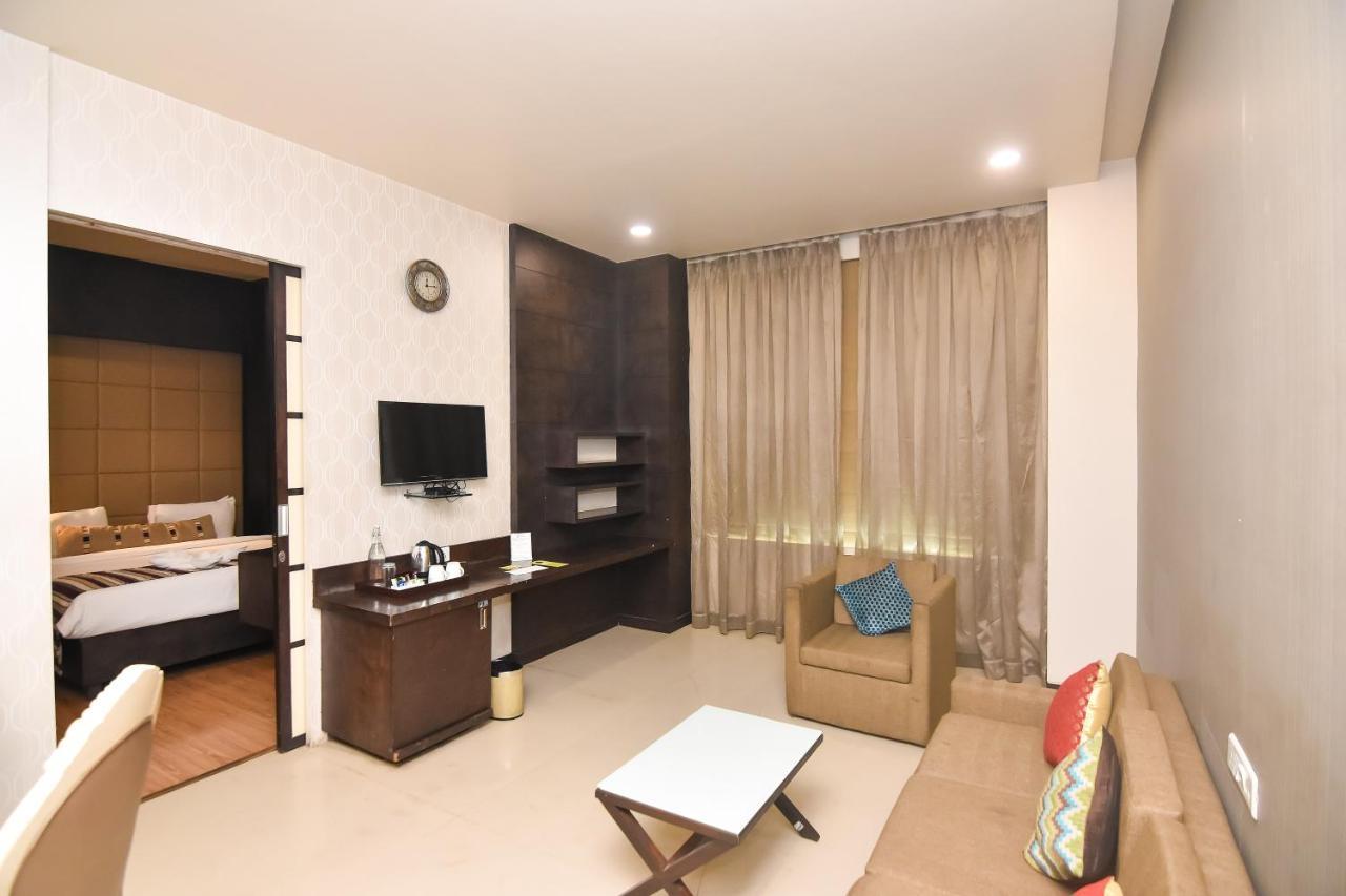 Regenta Central Grand Exotica Pimpri-Chinchwad Exterior foto