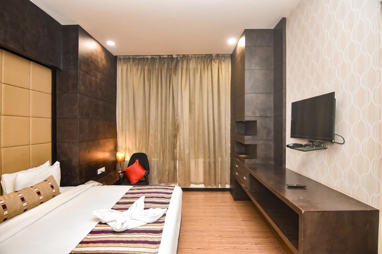 Regenta Central Grand Exotica Pimpri-Chinchwad Exterior foto