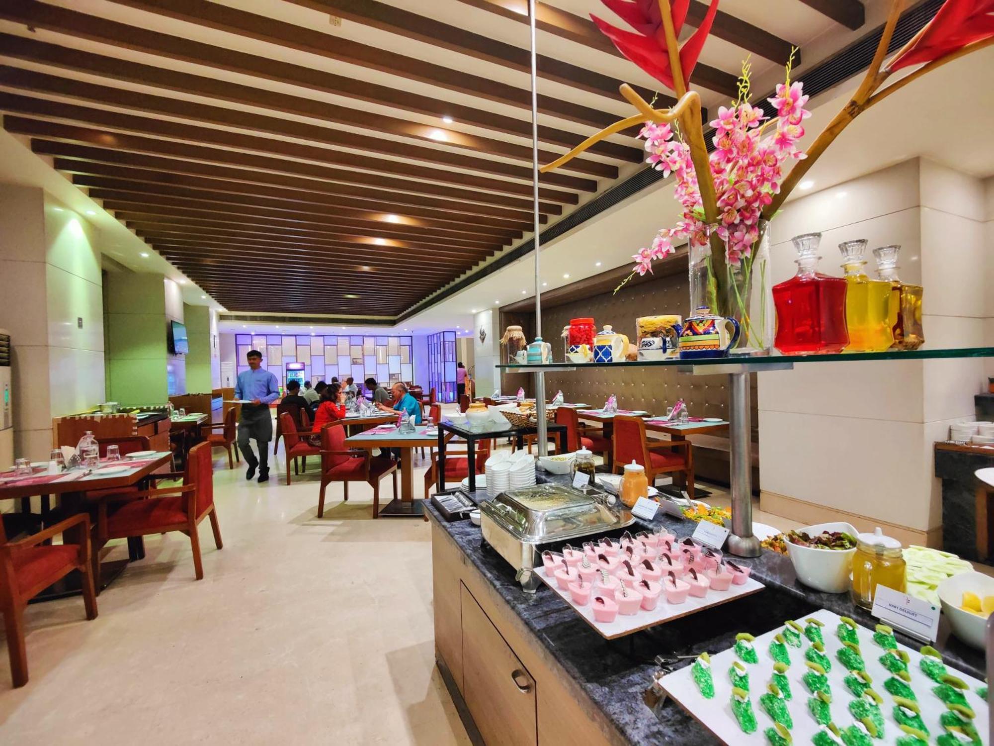 Regenta Central Grand Exotica Pimpri-Chinchwad Exterior foto