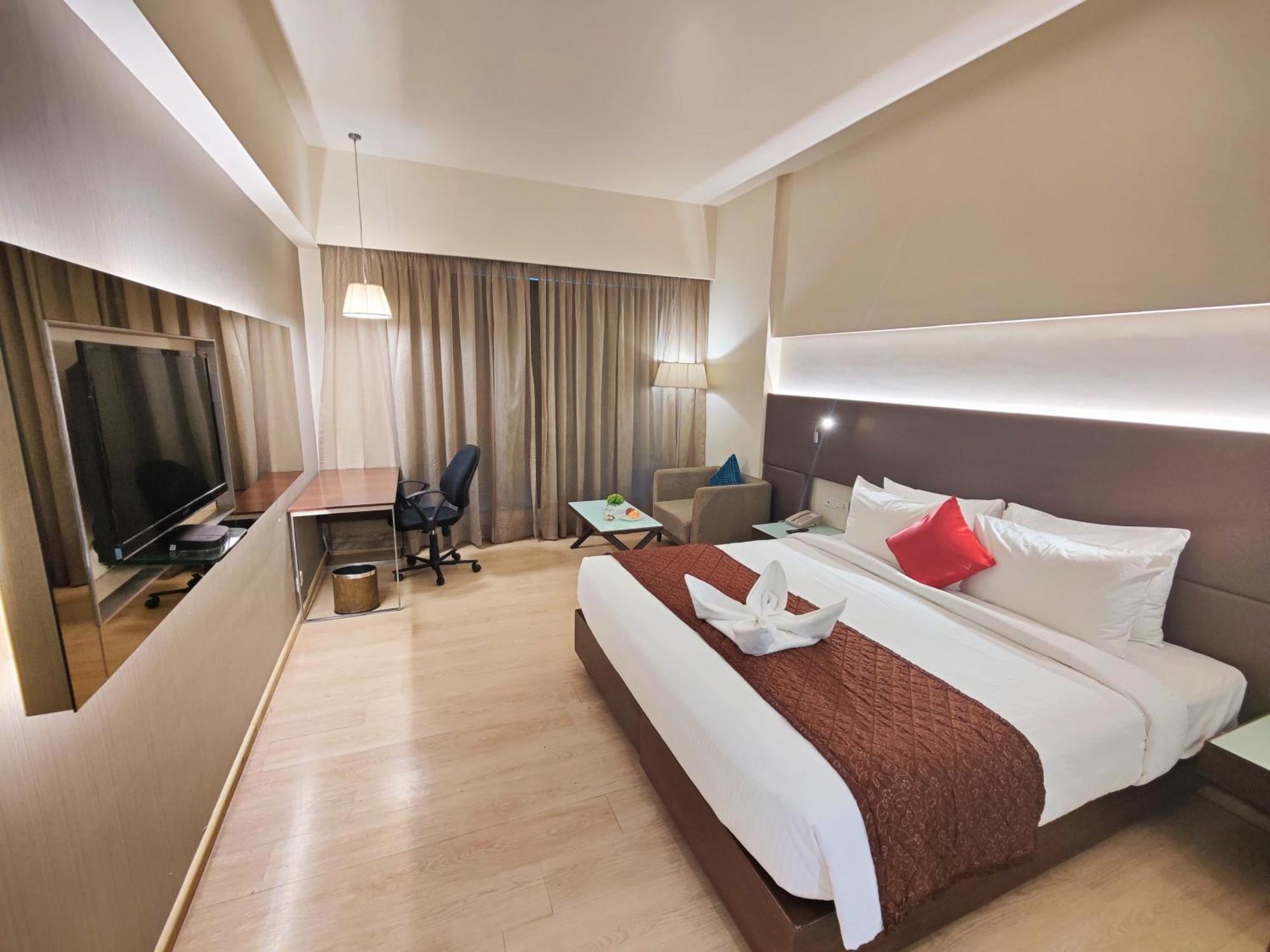 Regenta Central Grand Exotica Pimpri-Chinchwad Exterior foto