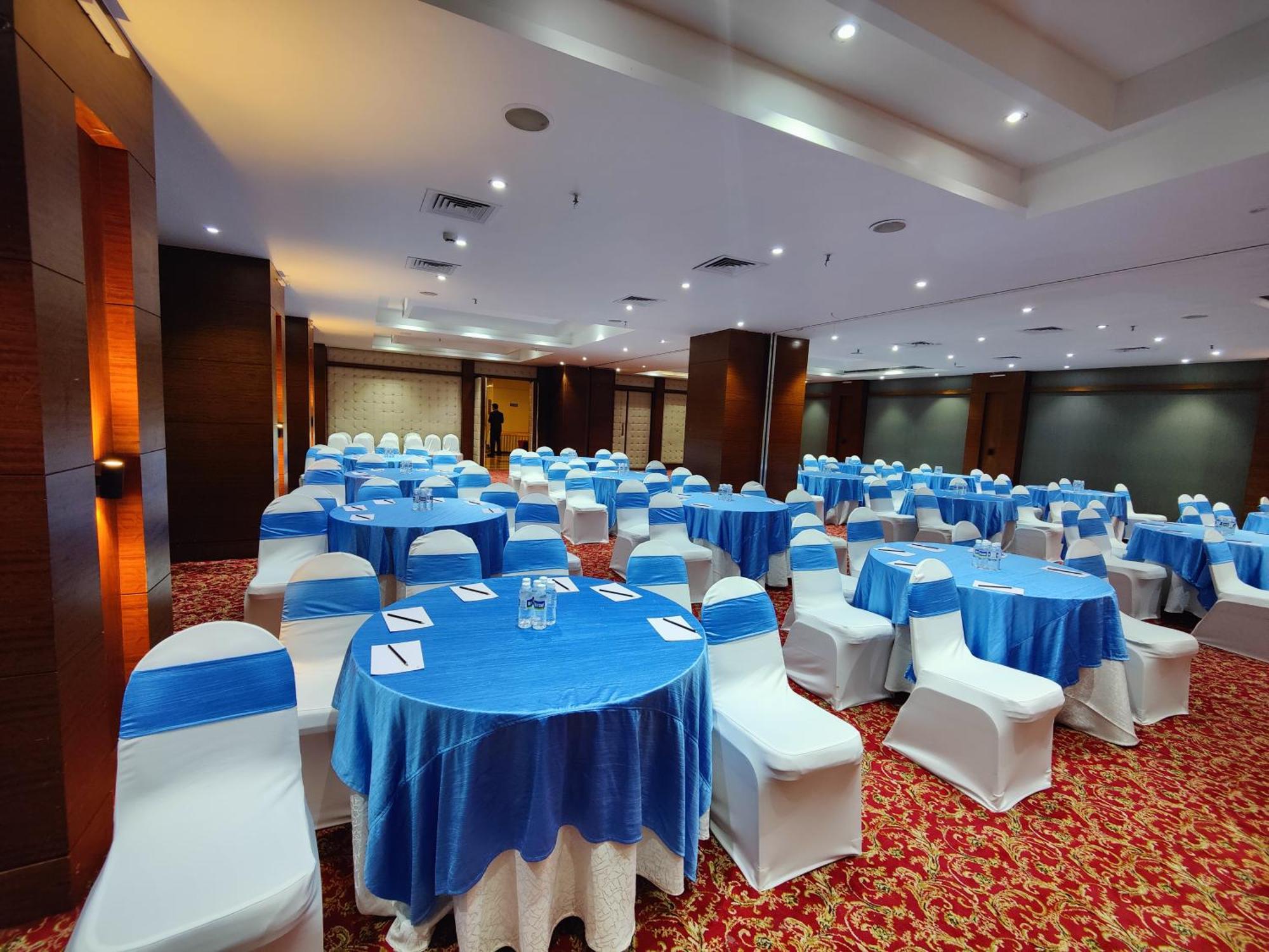 Regenta Central Grand Exotica Pimpri-Chinchwad Exterior foto