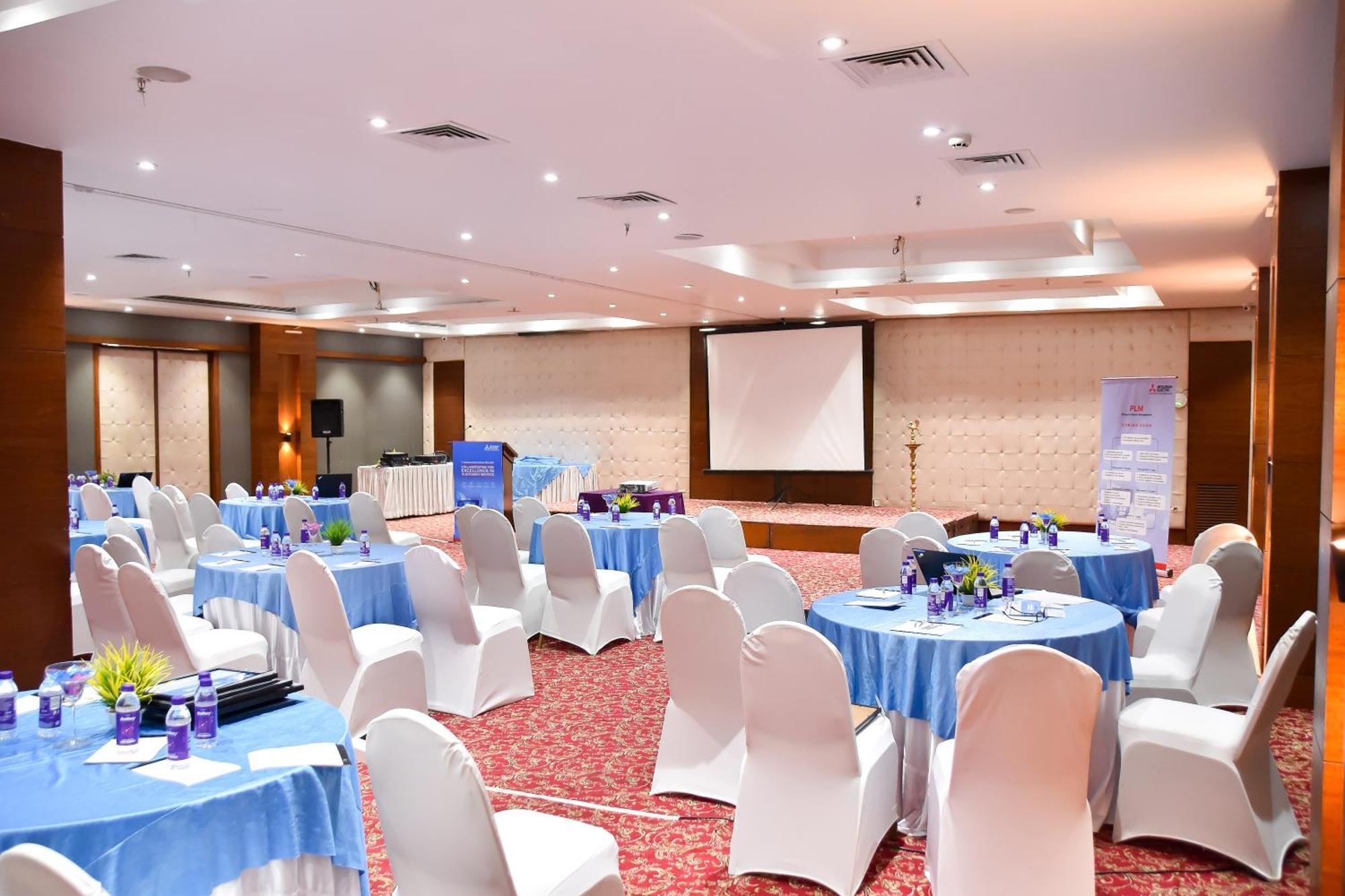 Regenta Central Grand Exotica Pimpri-Chinchwad Exterior foto