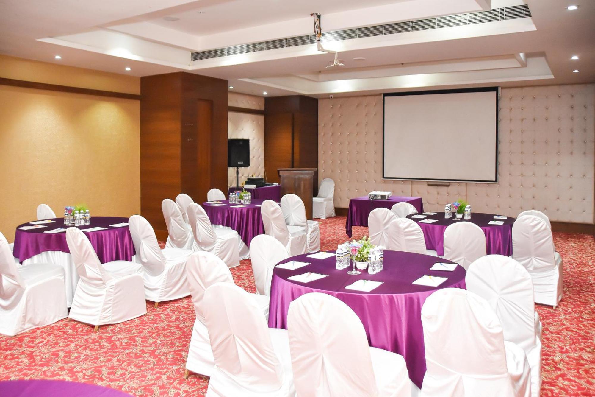 Regenta Central Grand Exotica Pimpri-Chinchwad Exterior foto