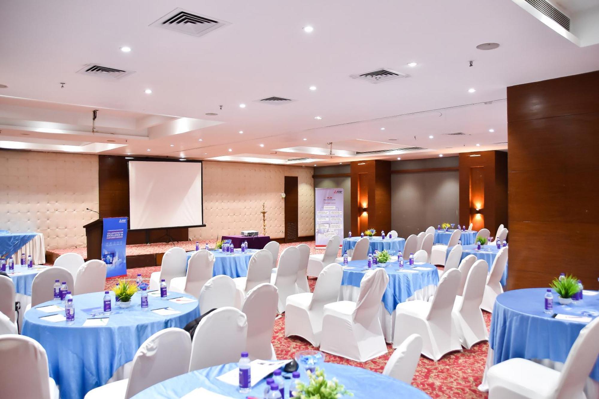 Regenta Central Grand Exotica Pimpri-Chinchwad Exterior foto