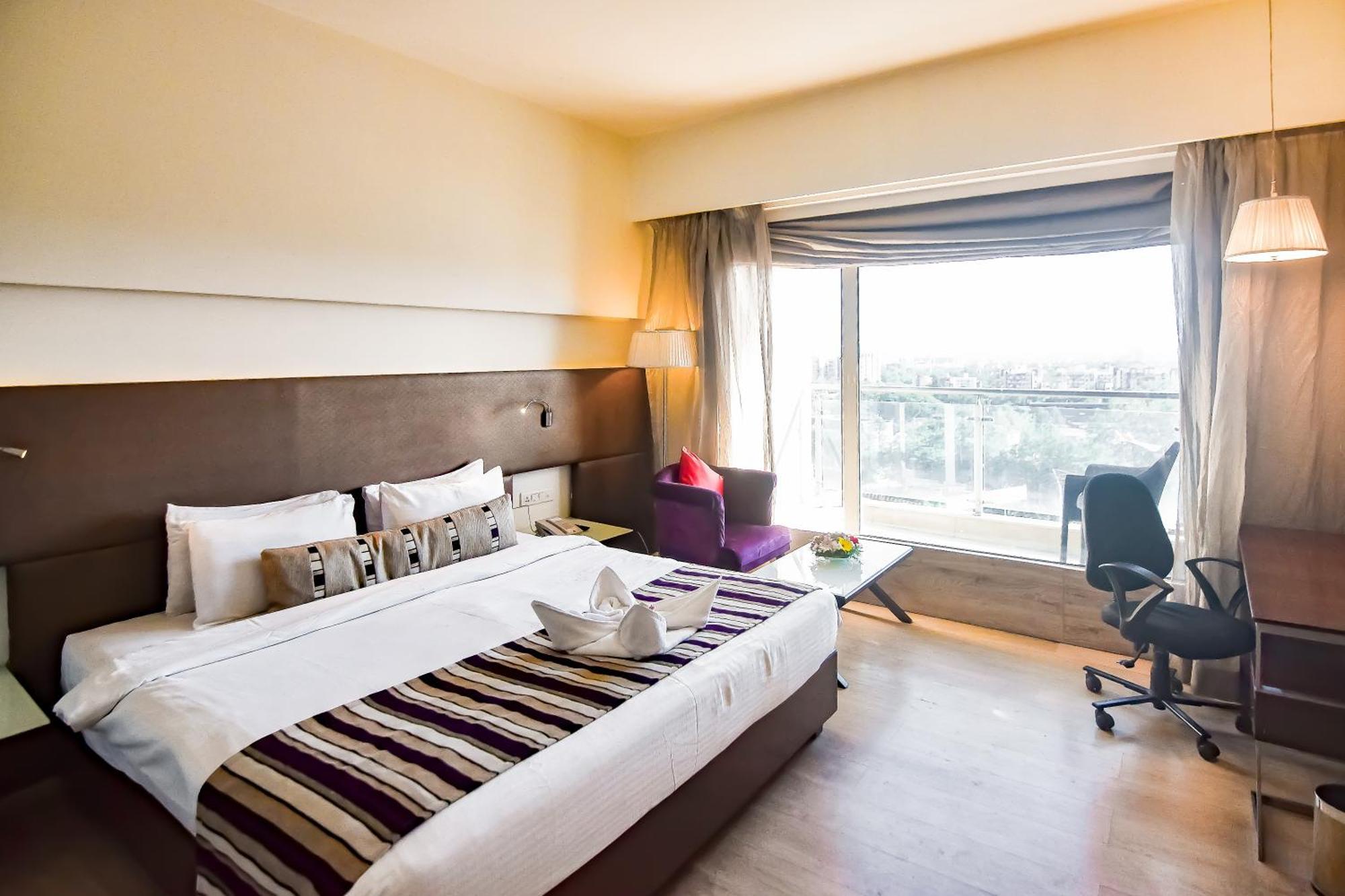 Regenta Central Grand Exotica Pimpri-Chinchwad Exterior foto