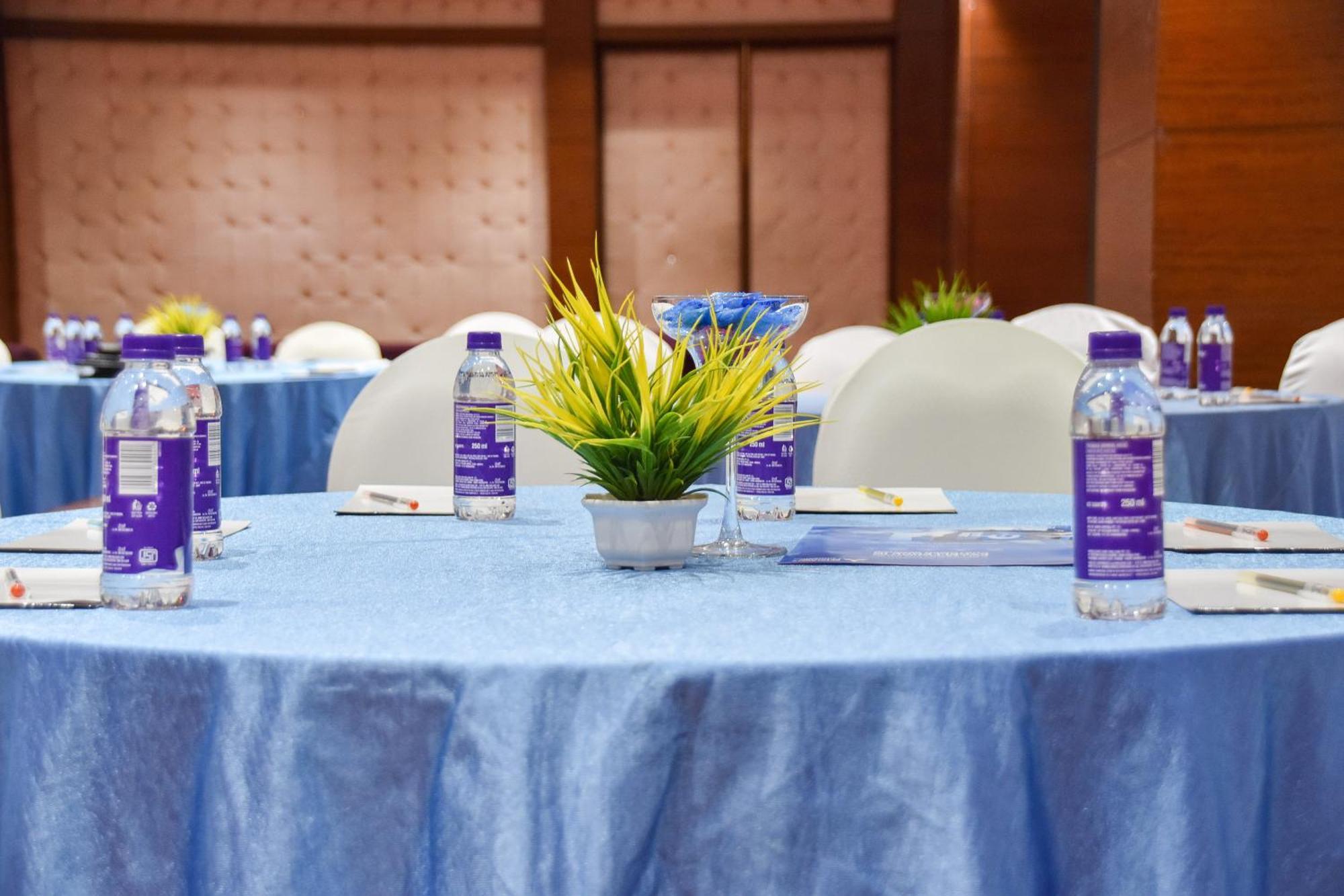 Regenta Central Grand Exotica Pimpri-Chinchwad Exterior foto