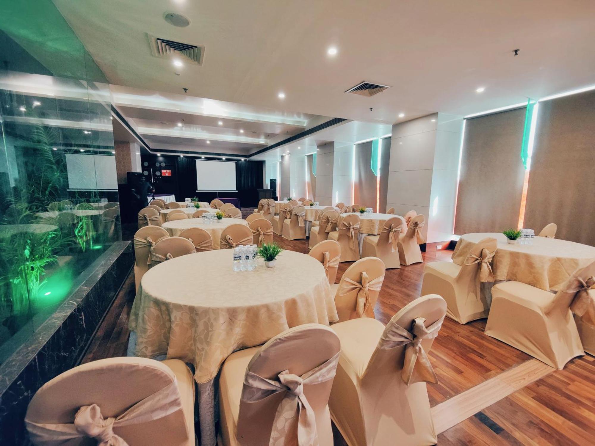 Regenta Central Grand Exotica Pimpri-Chinchwad Exterior foto