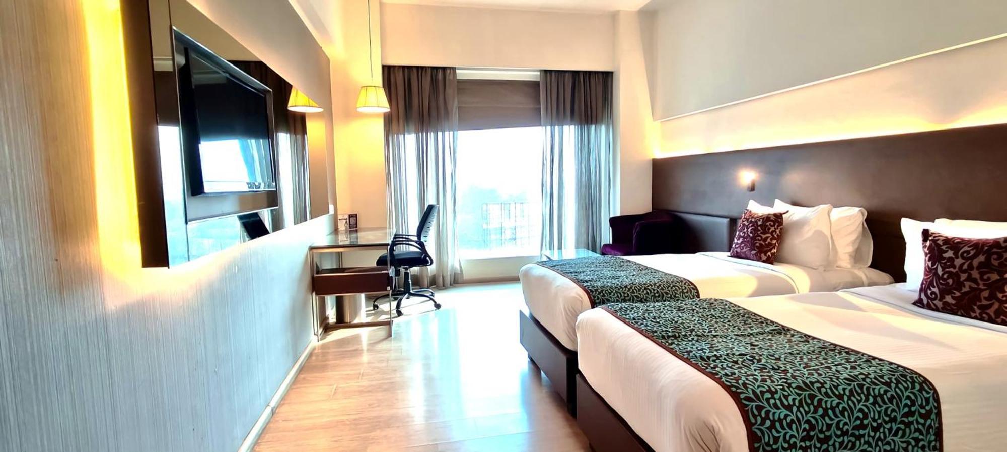 Regenta Central Grand Exotica Pimpri-Chinchwad Exterior foto